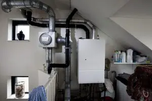 HOOFDDORP - CV instalatie voor verwarming en warm tapwater in huis. ANP XTRA NILS VAN HOUTS