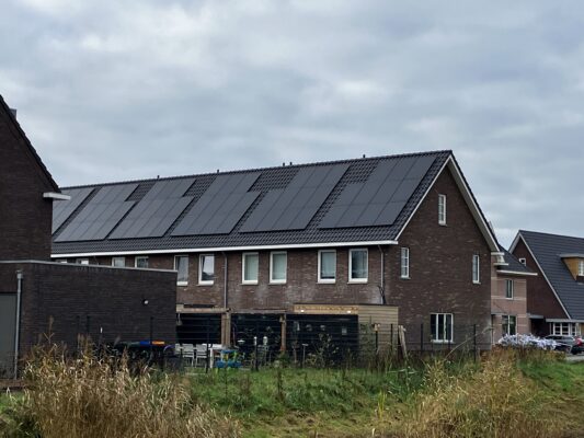 huis met zonnepanelen